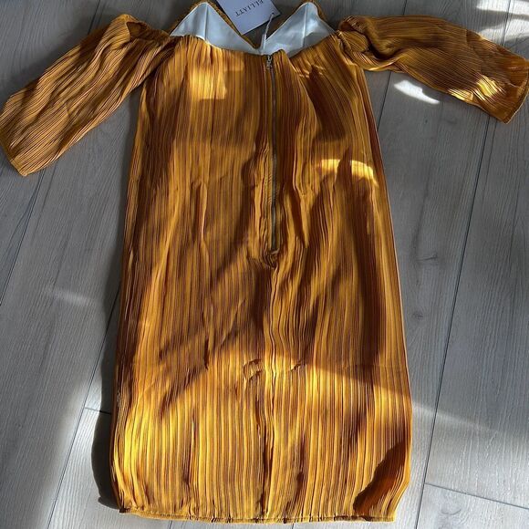 Elliatt Midi Dress Small S Yellow Gold Strapless Pleated Off Shoulder Summer NWT - Picture 2 of 8